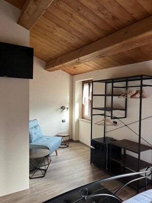 Driepersoonskamer, uitzicht op bergen | Woonruimte