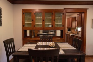 Dining - Secluded Hideaway with private pool 3-bedroom house in tranquil Tulsa (Tulsa)