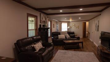 Smart TV, fireplace