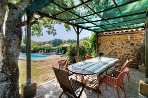 Outdoor dining - Holiday Home "Gîte for 10 to 12 Guests with Pool" and Wi-Fi (Saint-Avit-Rivière)