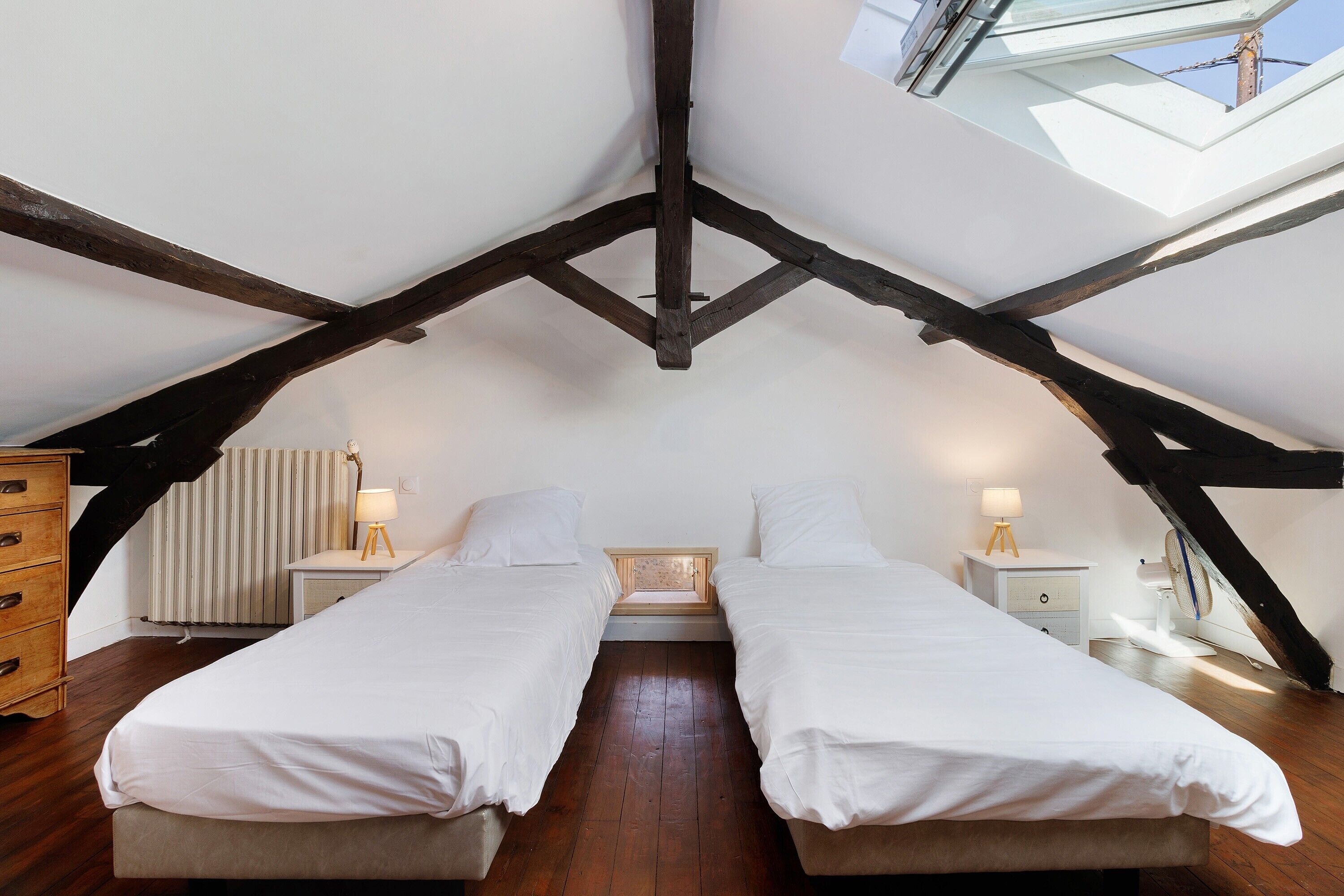 4 bedrooms, iron/ironing board, WiFi