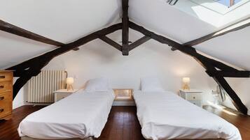 4 habitaciones, tabla de planchar con plancha y wifi
