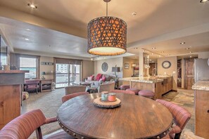 Living area - Updated condo steps from resort with pools, dining & mountain & valley views (Steamboat Springs)