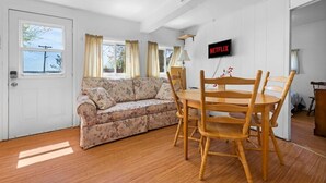 Dining - Relaxing Countryside Stay (Bailieboro)