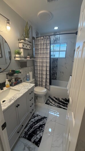 Towels, soap, toilet paper - Vanney’s Home near hard rock stadium (Miramar)