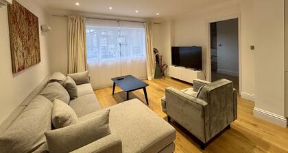 Ascot Stylish 3 Bedroom House with Driveway