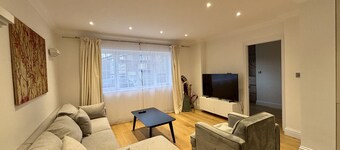 Ascot Stylish 3 Bedroom House with Driveway