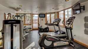 Fitness facility - Stylish ski-in/out condo w/views in base area next to gondola, pool & restaurant (Steamboat Springs)