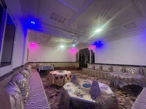 Dining - Red Rocks Guest House stay with locals (Drâa-Tafilalet)