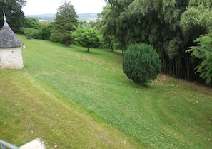 Property grounds - At the gateway to the PERIGORD in all seasons.4/5 person house.beautiful view. (Cublac)