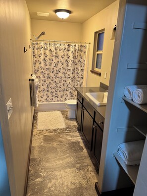 Dusche, Handtücher, Seife, Toilettenpapier