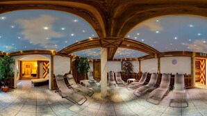 A spa with a circular layout, wooden ceiling beams, and a starry sky ceiling. - Apartment 'Gästehaus Egger 1' with Mountain View, Balcony and Wi-Fi (Grossarl)
