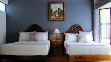 Suite Deluxe, 2 letti queen, vista giardino | Una cassaforte in camera, tende oscuranti, Wi-Fi gratuito