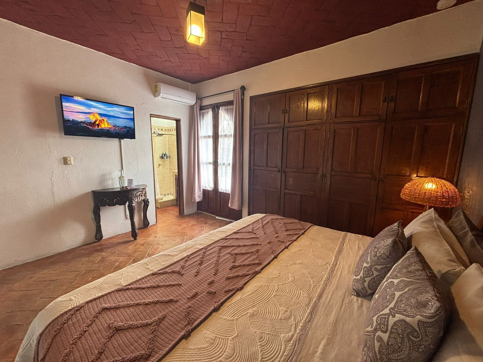 Suite Deluxe, balcone, vista cortile | Una cassaforte in camera, tende oscuranti, Wi-Fi gratuito