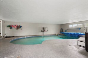 Pool - Spacious 4-bedroom building in charming Fond du Lac with Indoor Pool / hottub (Fond du Lac)