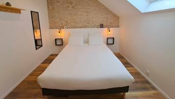 Iron/ironing board, travel crib, free WiFi, bed sheets