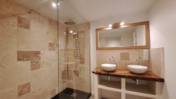 Douche, articles de toilette écologiques, sÚche-cheveux