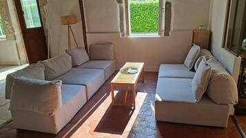 Smart TV, fireplace, foosball, table tennis
