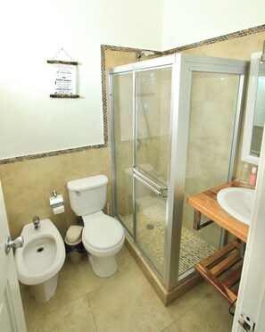 Comfort Double Room | Bathroom | Shower, hair dryer, towels, soap - Brisa de Alma (Bayahíbe)