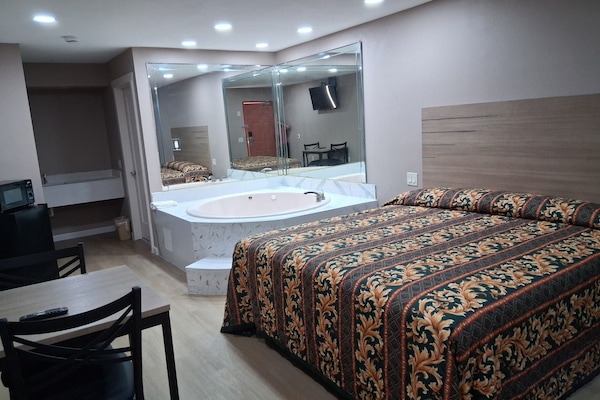 Exclusive Single Room | Desk, iron/ironing board (on request), WiFi (free), bed sheets