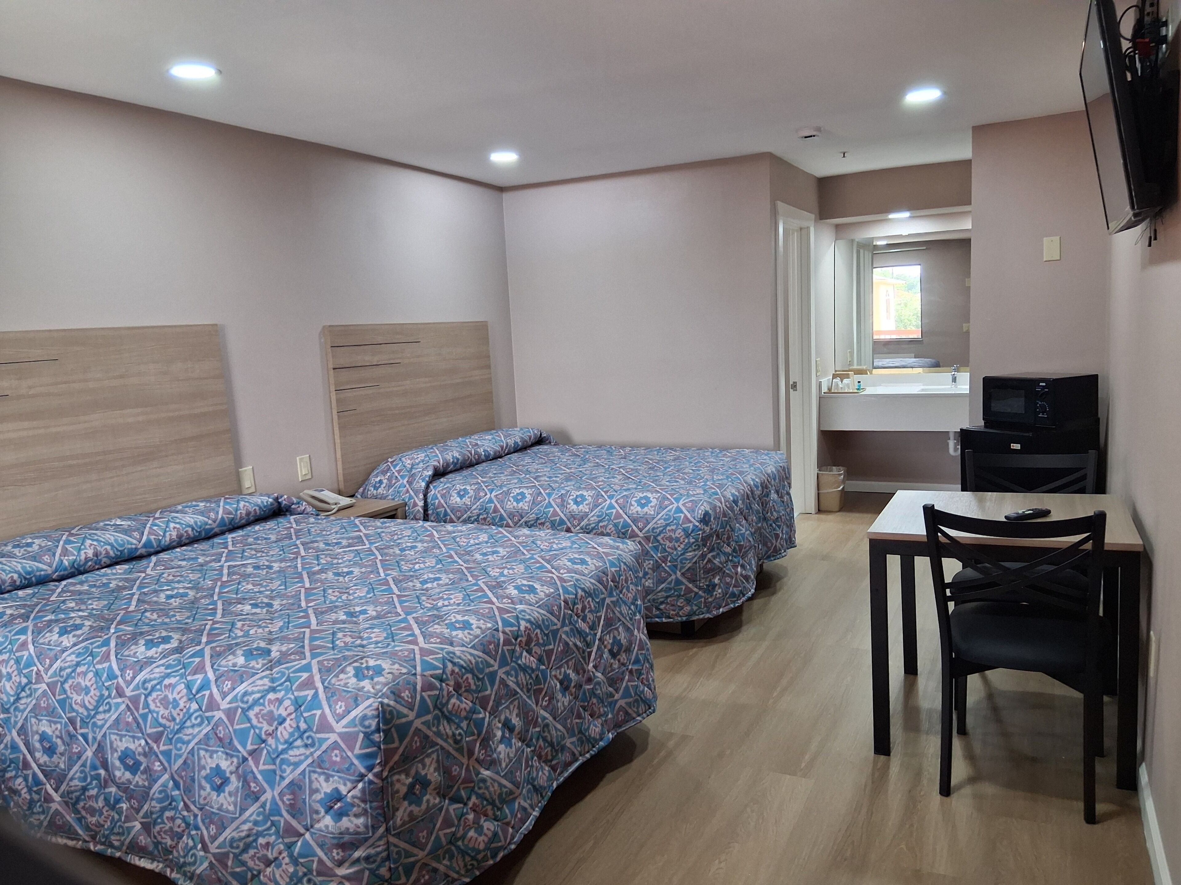 Standard Double Room | Desk, iron/ironing board (on request), WiFi (free), bed sheets