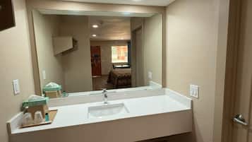 Standard Single Room | Desk, iron/ironing board, free WiFi