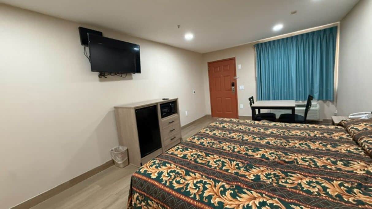 Town Inn — photo 10