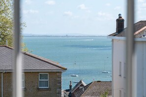 A coastal view with a body of water, boats, and buildings. - The Retreat Stylish 4 bed sea Views Parking (Cowes)