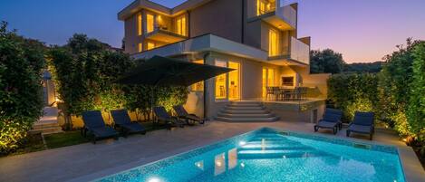 Outdoor pool, a heated pool
