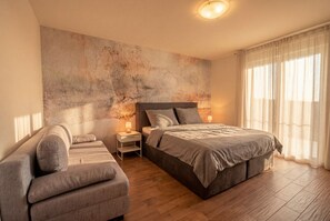 5 多间卧室、客房内保险箱、熨斗/熨衣板、免费 WiFi