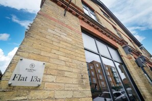 A building with a sign reading 'Baring Chambers Flat 13a.' - The Chambers Apartment Central Cowes (Cowes)