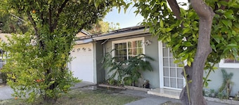 Gated 2-bedroom house in central Fremont with refreshing AC and parking garage