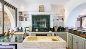 Refrigerador, microondas, horno y lavavajillas 