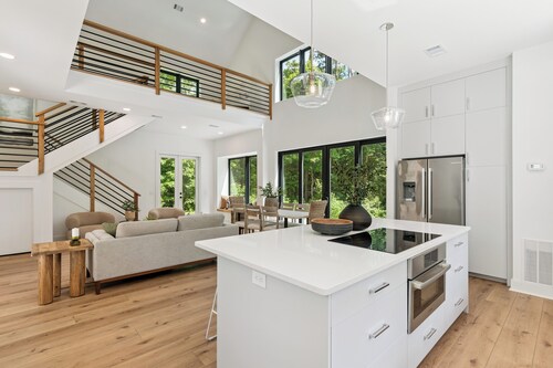 Maple and Marsh sleeps 8 located mid beach and village