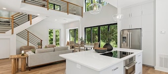 Maple and Marsh sleeps 8 located mid beach and village