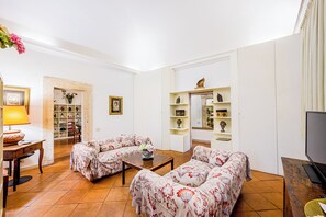 Living area - Vrbo Property (Roma)