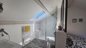 Bathroom - Vrbo Property (Audierne)