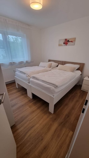 1 dormitorio, tabla de planchar con plancha, wifi gratis y ropa de cama