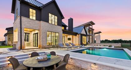 Cliffside at the Gate: Lakefront, pool and Basketball/Pickleball Court