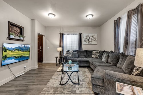 Lovely 2-bedroom townhome in Niagara Falls