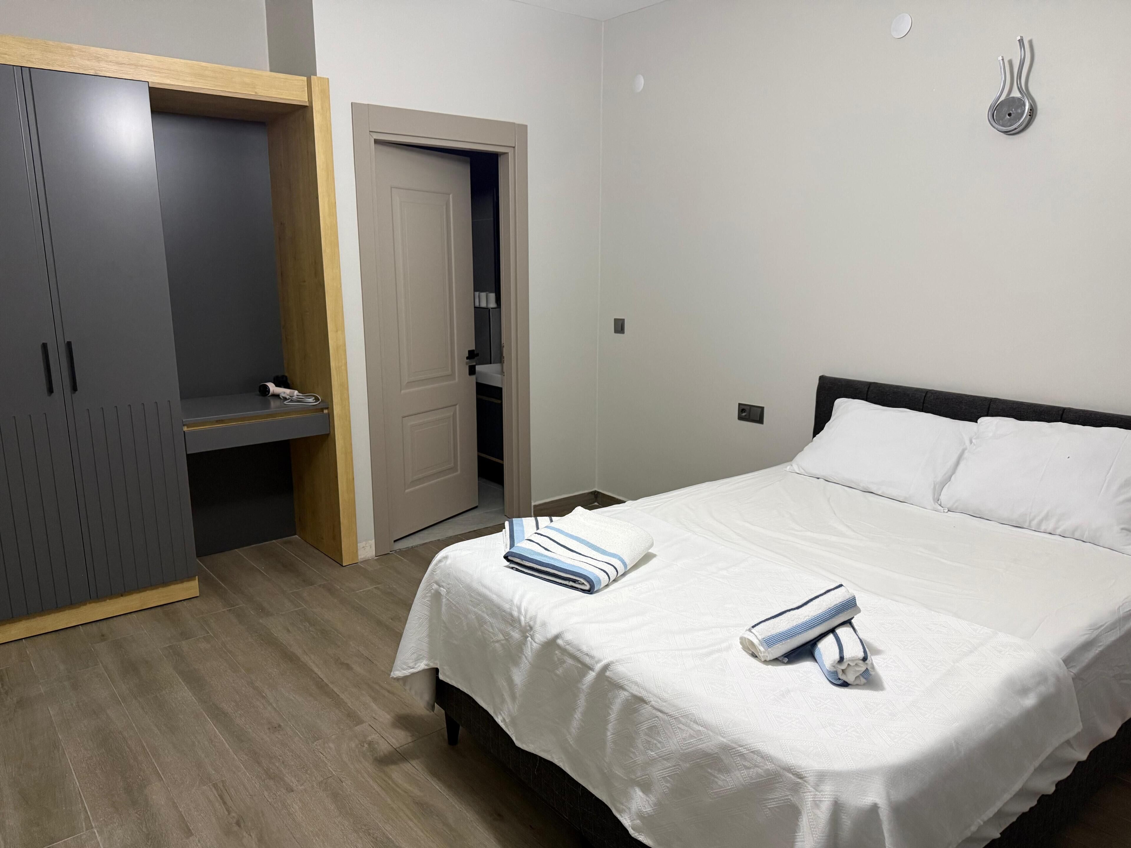 Classic Room, City View | Desk, laptop workspace, free WiFi