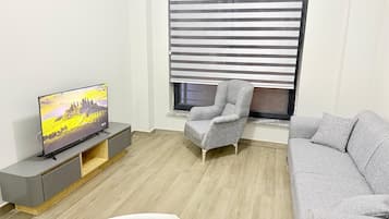 Comfort Suite, City View | Living area