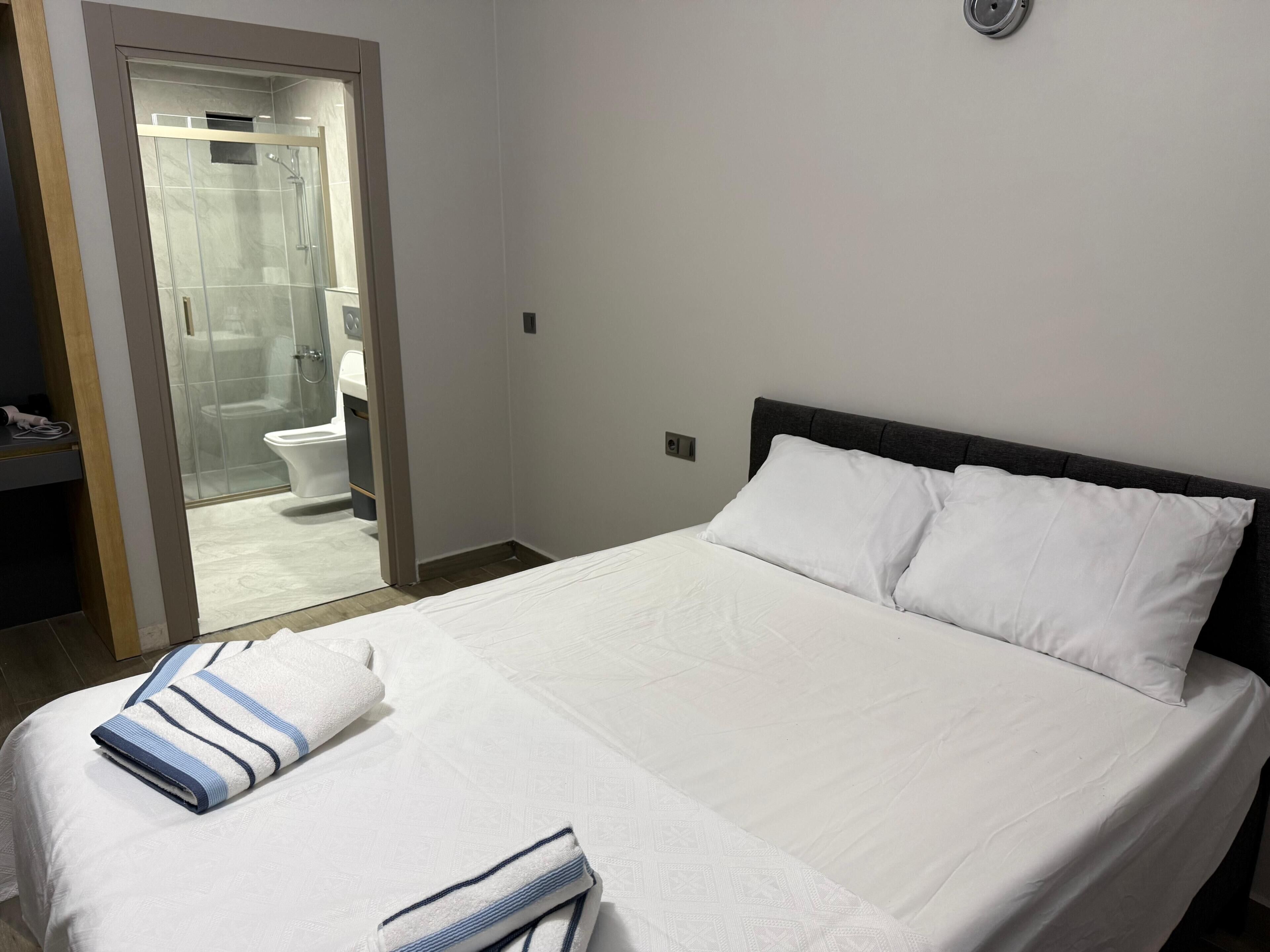 Comfort Suite, City View | Desk, laptop workspace, free WiFi