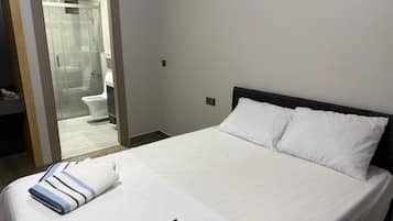 Comfort Suite, City View | Desk, laptop workspace, free WiFi