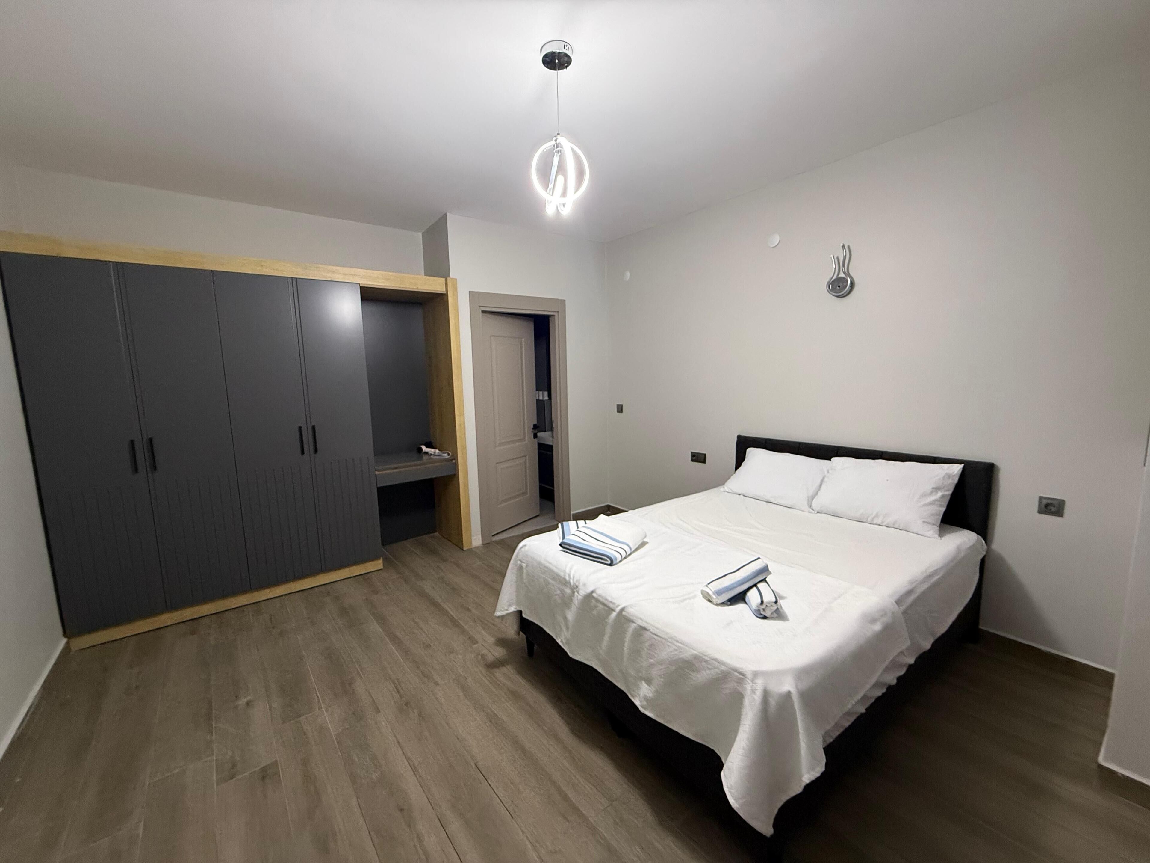 Deluxe Studio Suite, City View | Desk, laptop workspace, free WiFi