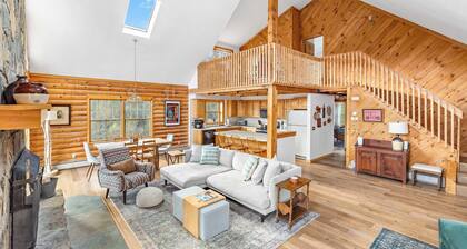 Vermont Log Cabin, Stone Fireplace & Forest Deck