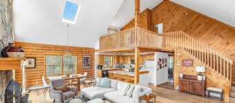 Vermont Log Cabin, Stone Fireplace & Forest Deck