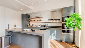 Royal Apartment, 4 Bedrooms, River View | Private kitchen | Highchair