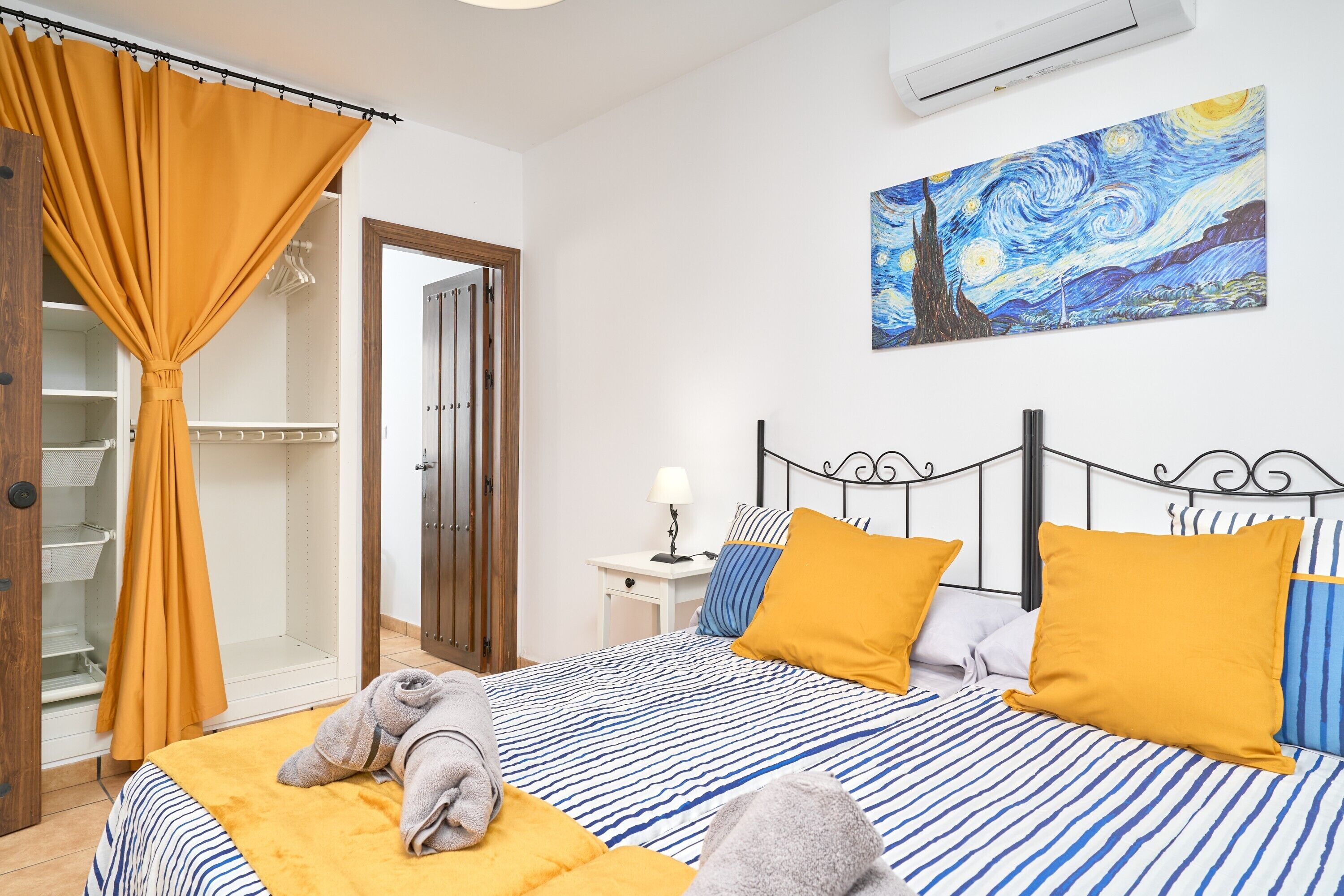 Iron/ironing board, WiFi, bed sheets