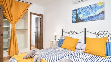 Iron/ironing board, WiFi, bed sheets